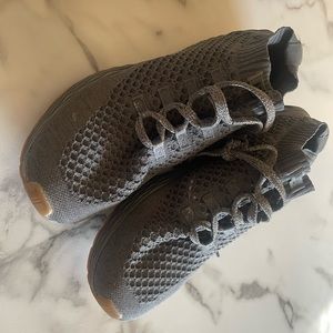 Size 13.5 means dark grey knit runners from Nobull